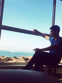 吃瓜群众爬墙视频播放,吃瓜群众围观视频背后的故事